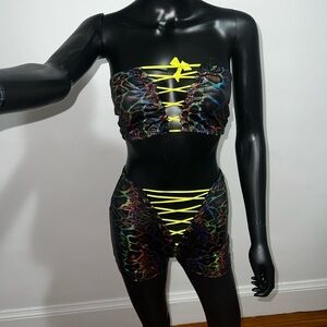 3 piece set. Can be worn multiple ways